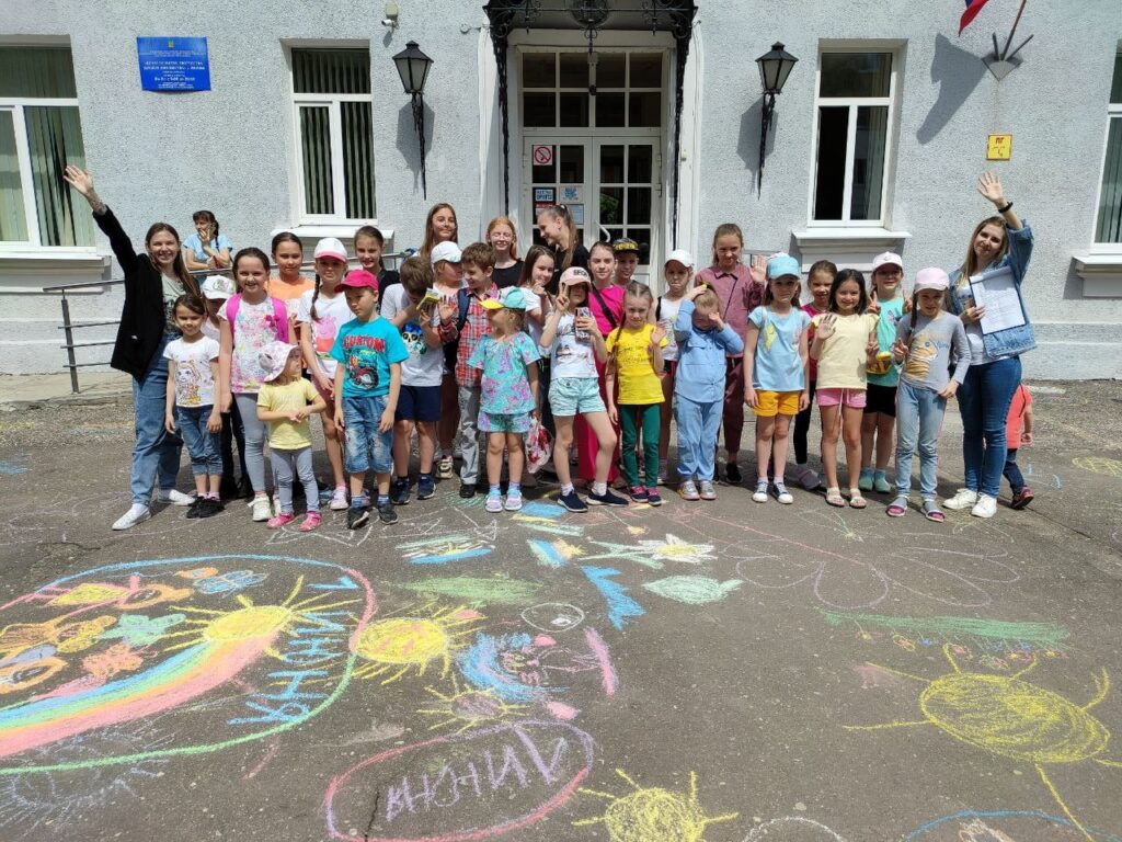 Фестиваль рисунков на асфальте ко Дню Защиты детей