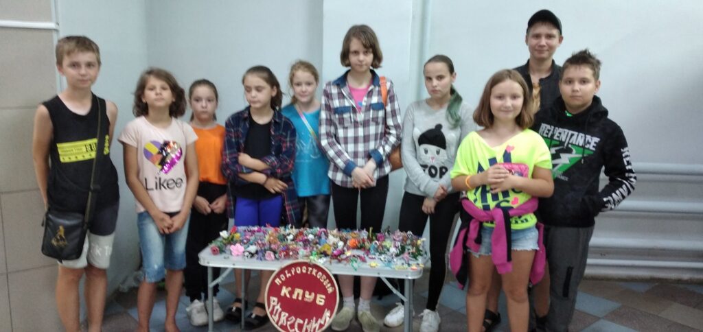 Учащиеся подросткового клуба «Ровесник» приняли участие в ярмарке-продаже
