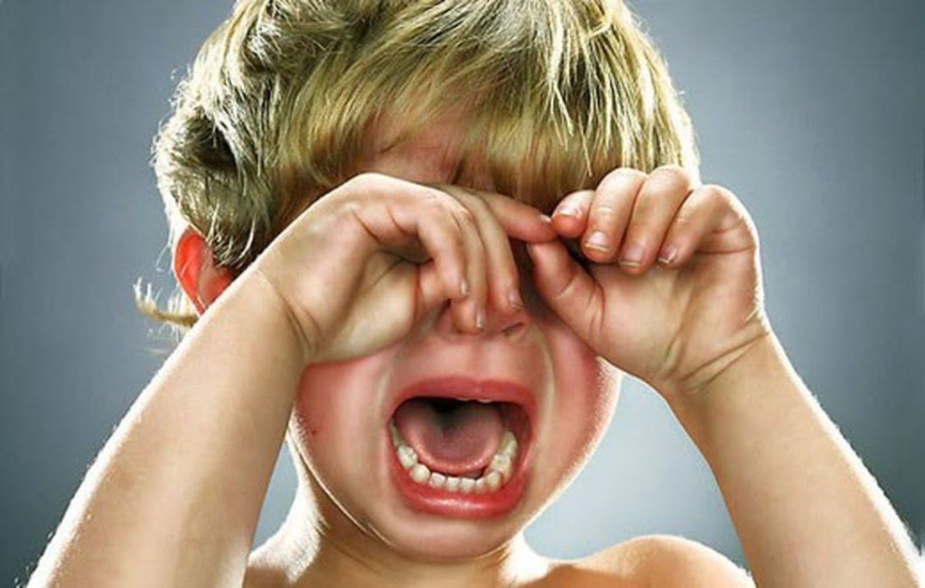 Что делать, если ребенок сильно плачет?