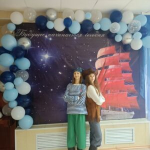 Учащиеся театрального коллектива "Маска" приняли участие в роли соведущих на выпускном мероприятии Детского сада N103 "Ласточка"
