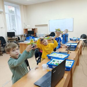 Занятия в детском объединении "РобоТоша"