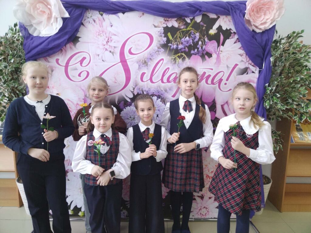 Предпраздничное занятие в детском объединении «Аленький цветочек»