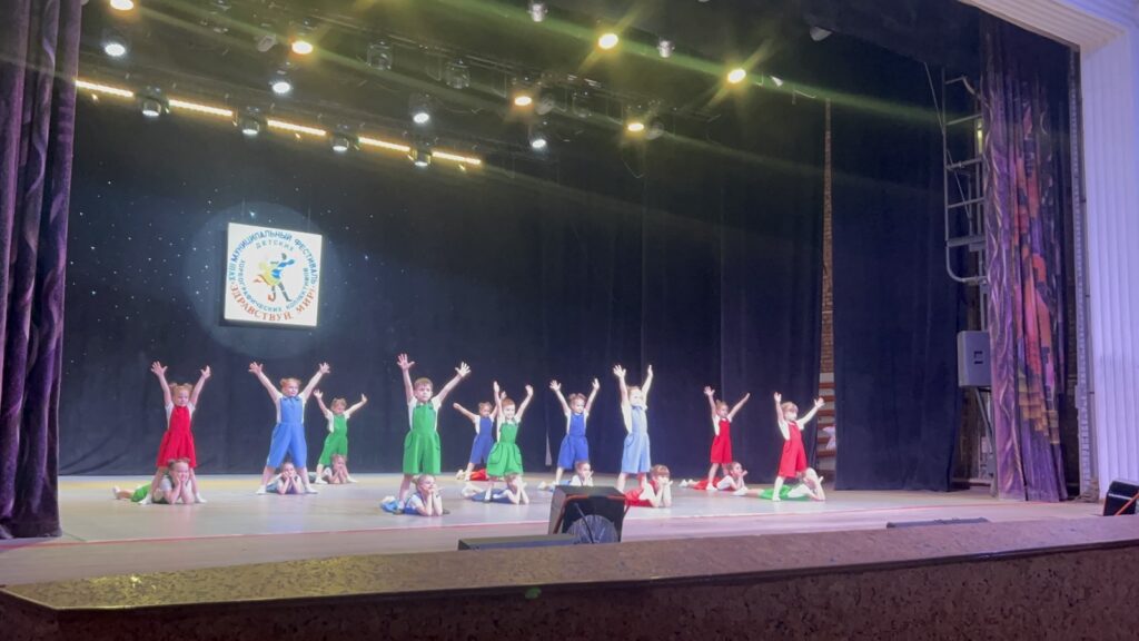 XVIII муниципальный фестиваль-конкурс детских хореографических коллективов «Здравствуй, мир!»