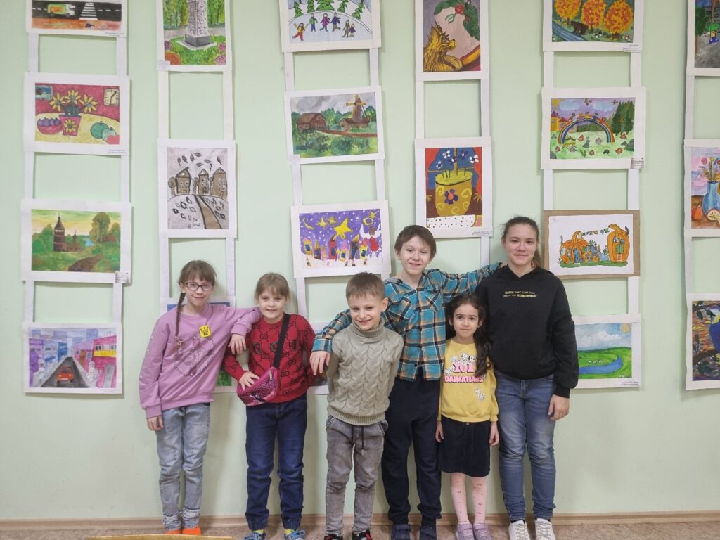 Выставка художественных работ детских объединений «Палитра творчества» и «Колибри»