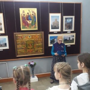 Учащиеся Центра на открытии выставки в музее народного творчества