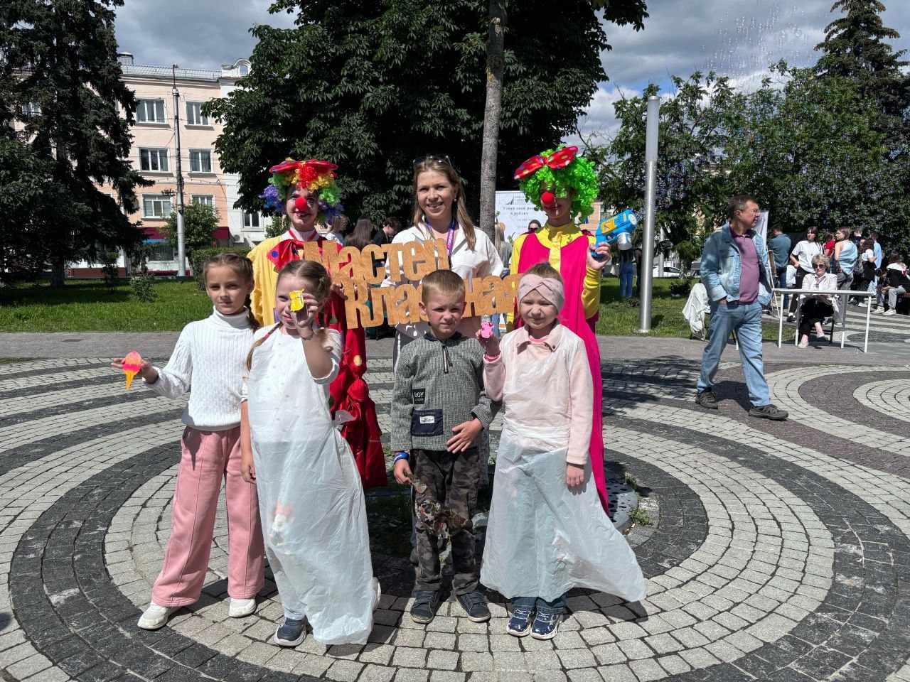 Учащиеся «Народного (образцового) коллектива» театрального объединения «Маска» приняли участие в празднике, посвящённом Дню молодёжи России