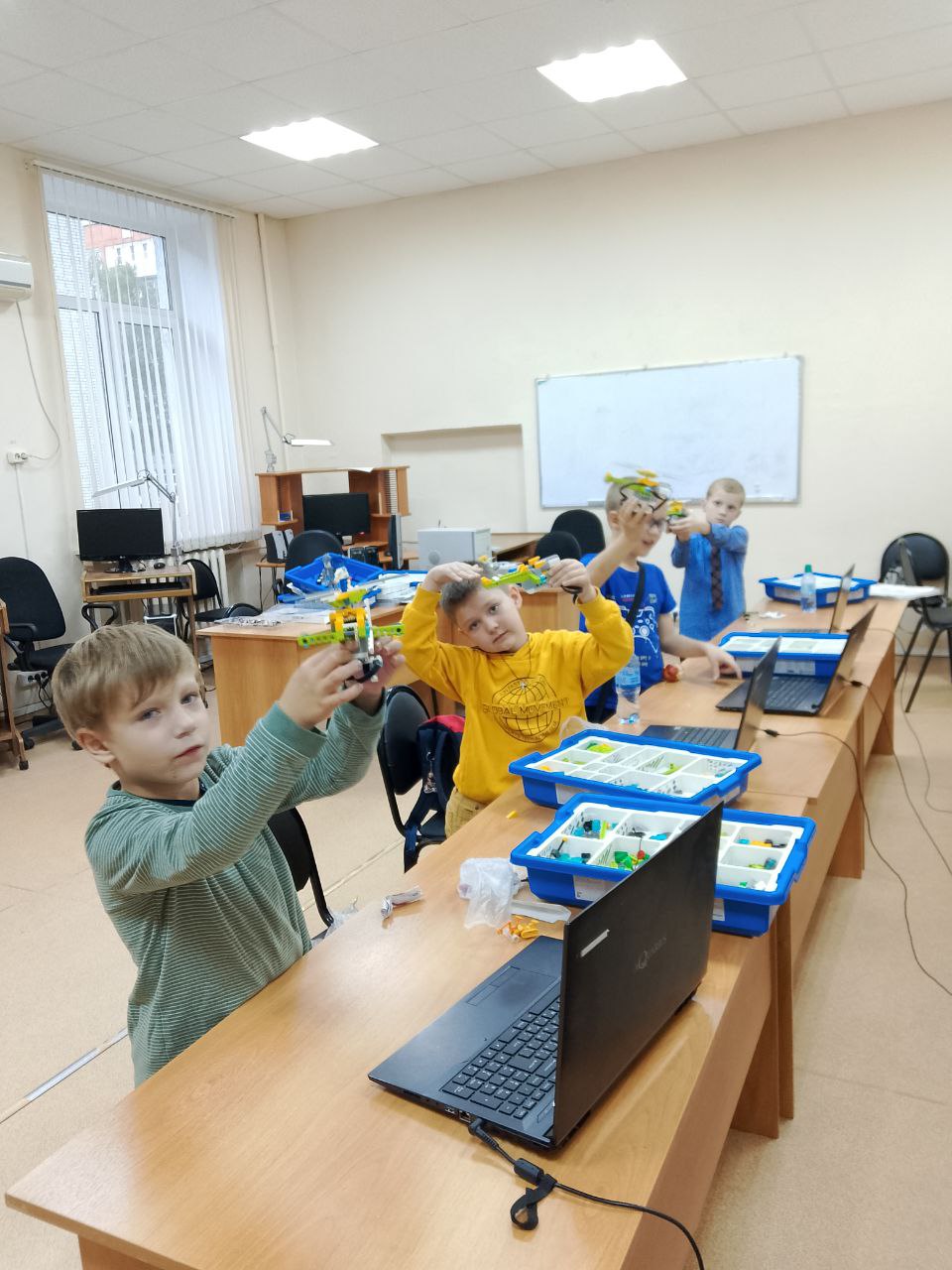 Занятия в детском объединении «РобоТоша»