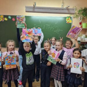 Знакомство с техникой "витраж" на занятии в "Артландии"