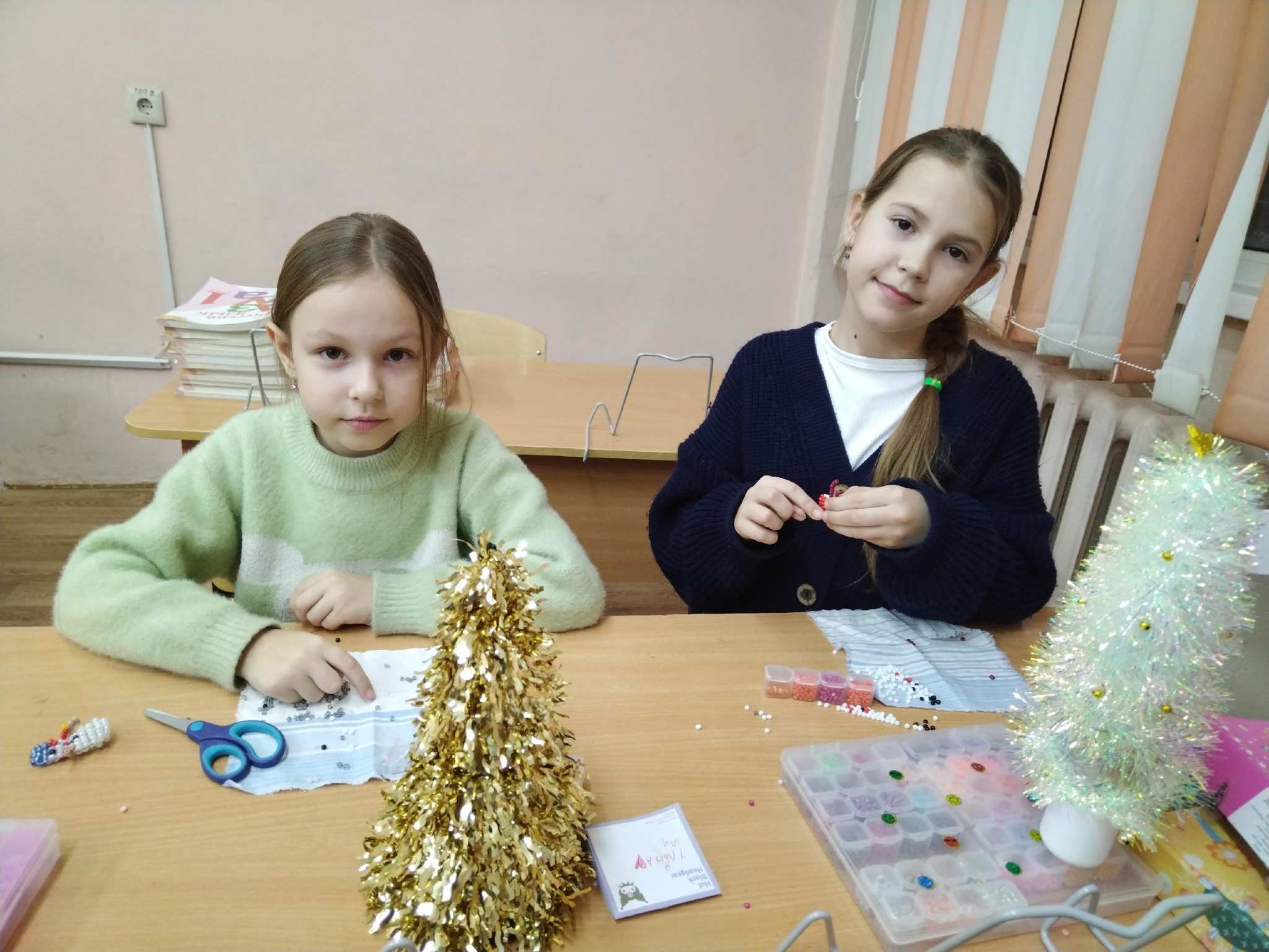 Подготовка новогодних сувениров в детском объединении «Аленький цветочек»