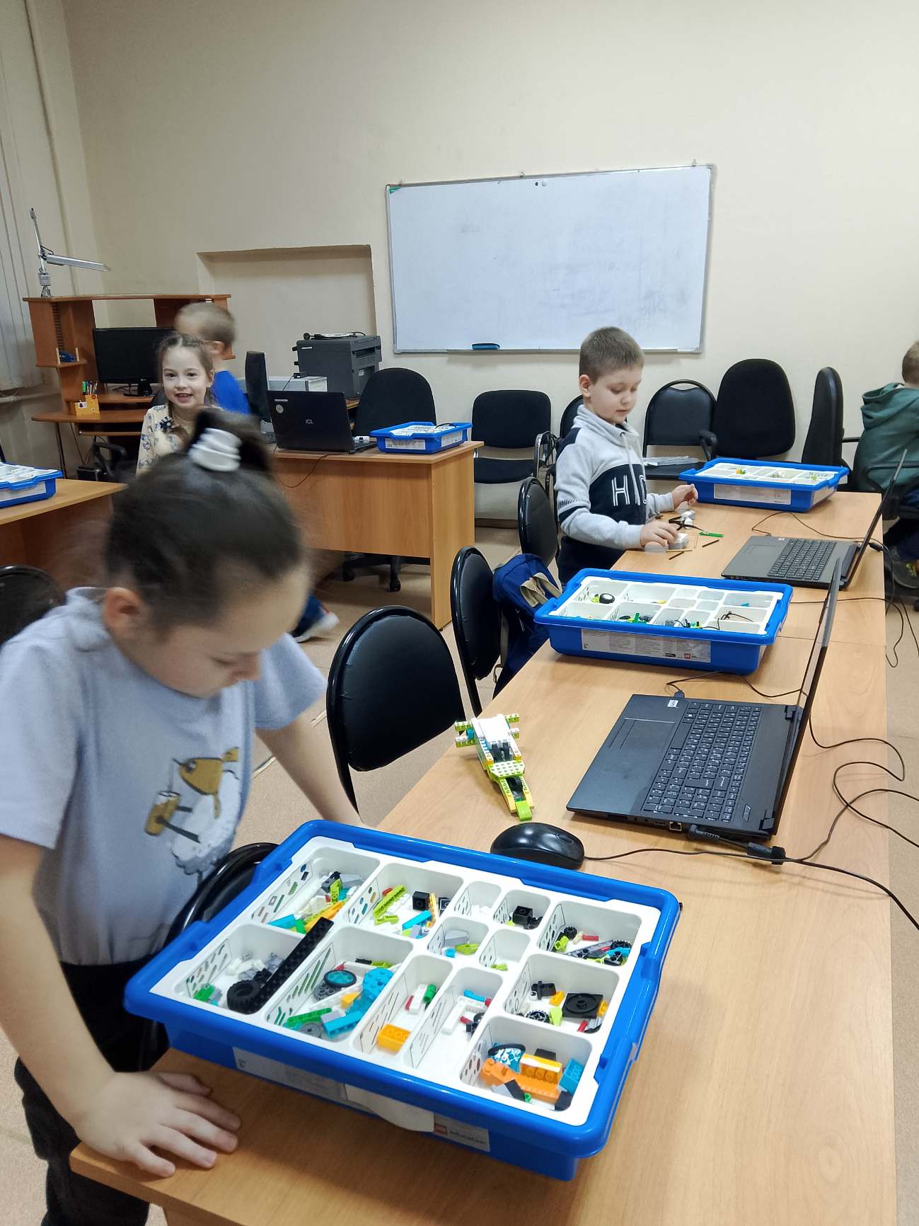 Танцующие роботы