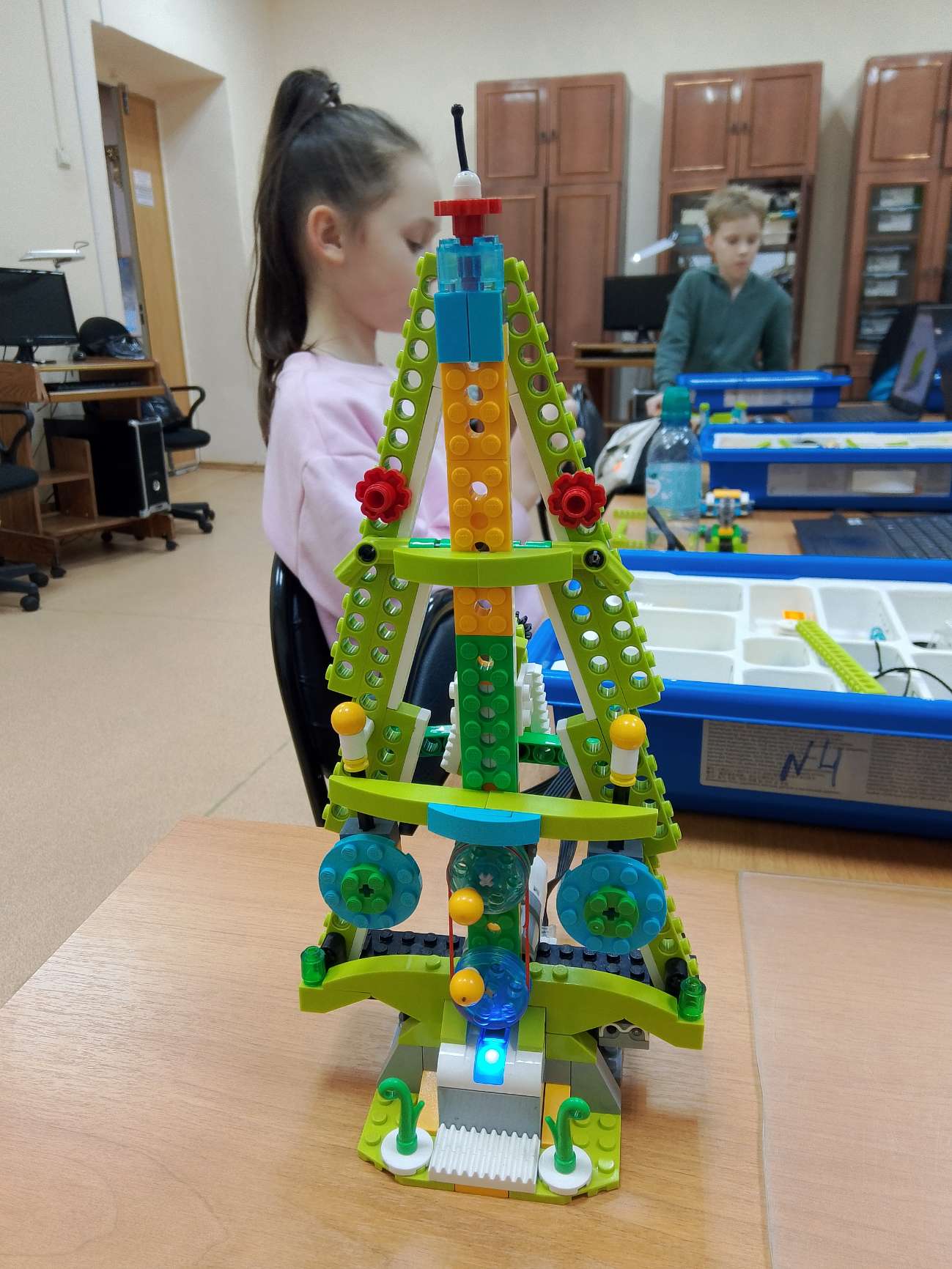 Новогодняя сказка в стиле «LEGO»