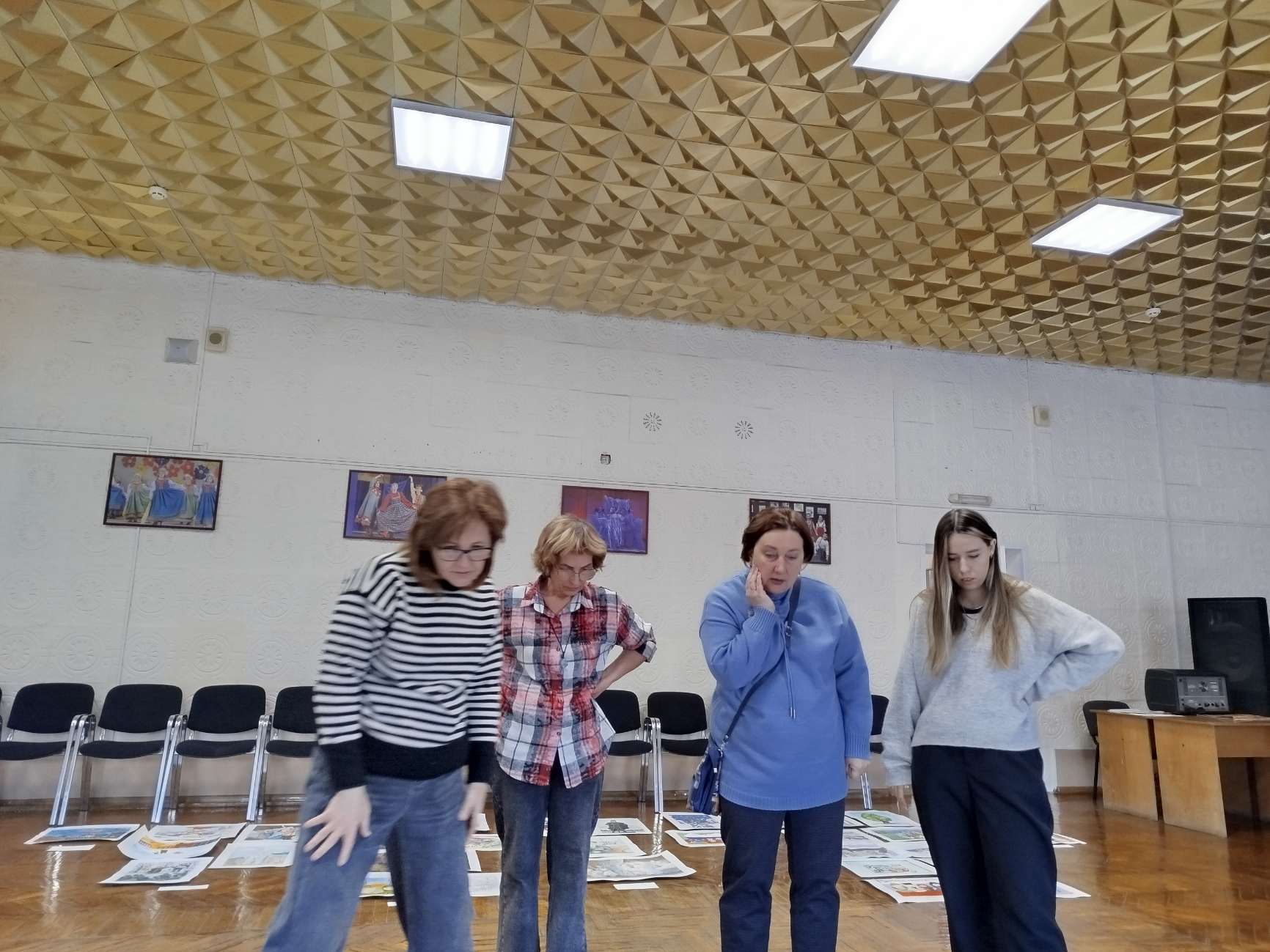 Городская выставка-конкурс детского изобразительного творчества «Наш дом — Земля» начала свою работу