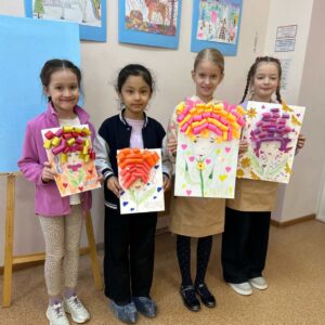 Учащиеся детского объединения " Охра" создали праздничное настроение