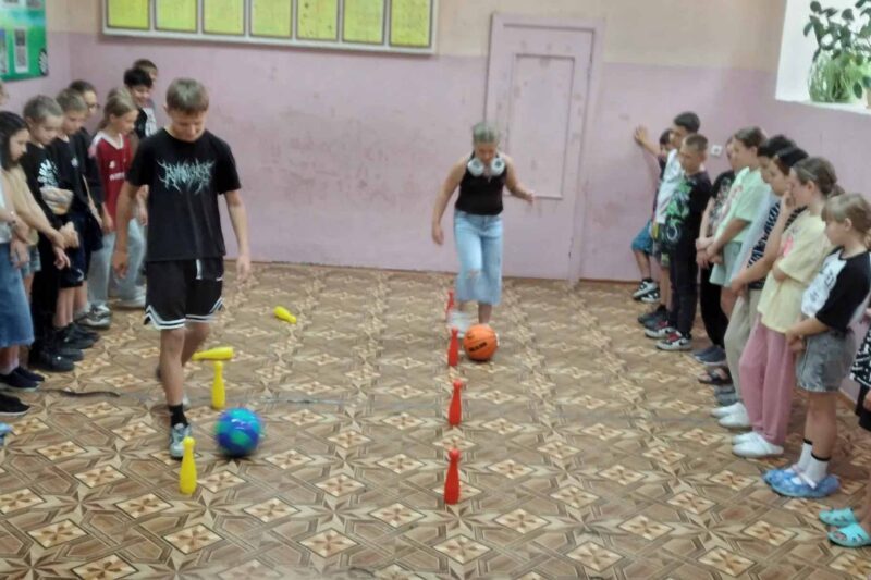 Эстафета «Быстрее, выше, сильнее!» в подростковом клубе «Ровесник»