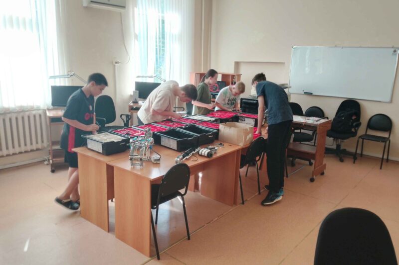 Занятия в детском объединении «Роботрон»